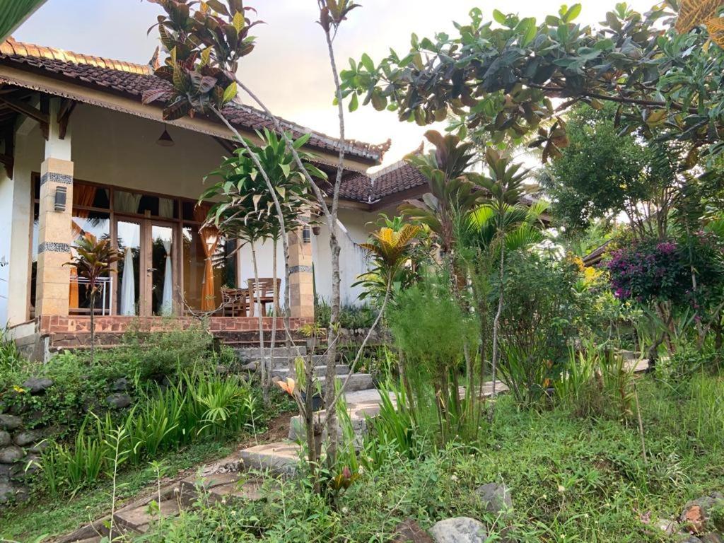 Bale Sebaya Bungalows Senaru Bagian luar foto