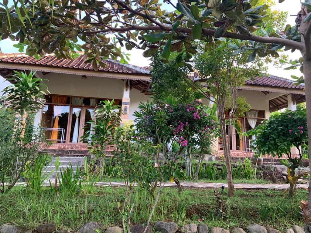 Bale Sebaya Bungalows Senaru Bagian luar foto